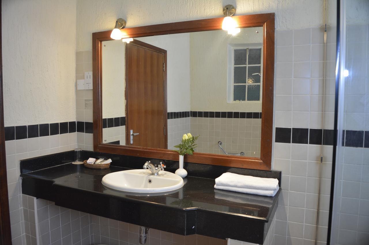 Outspan Hotel Nyeri Esterno foto